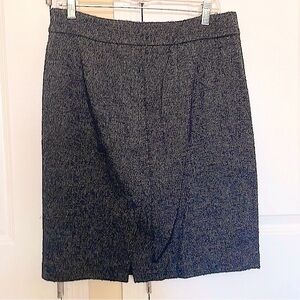 Ann Taylor black & White lined skirt - Poly-Wool - Size 10.